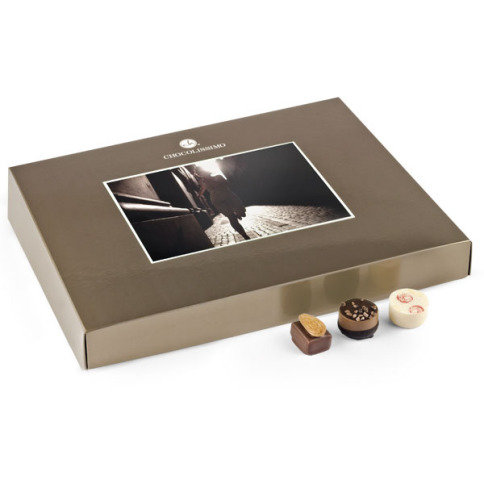 Postcard maxi box of chocolates, pralines with a picture, pralines with a a photo, chocolate with a photo, chocolate with a picture